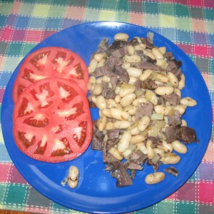 Lamb with white beans and sliced tomatoes